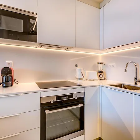 Cond Bayline - Safia - Pool - - - Gym - By Bedzy