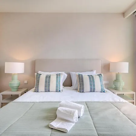 Cond Bayline - Safia - Pool - - - Gym - By Bedzy