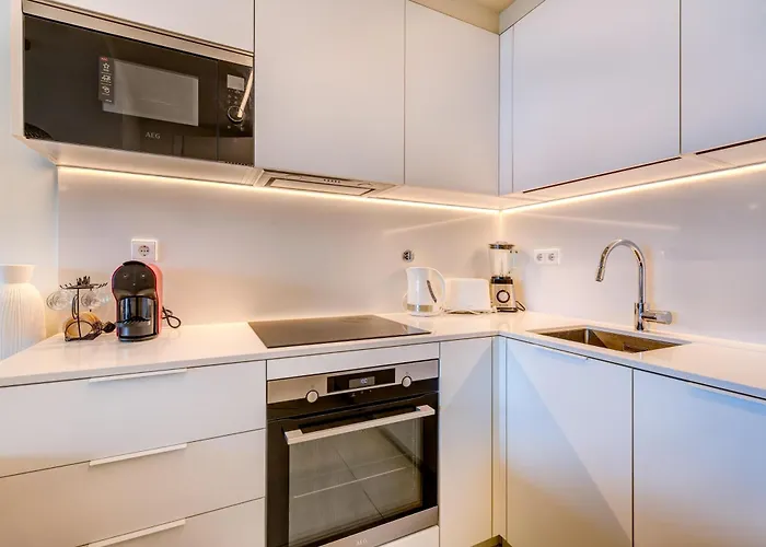 Cond Bayline - Safia - Pool - - - Gym - By Bedzy