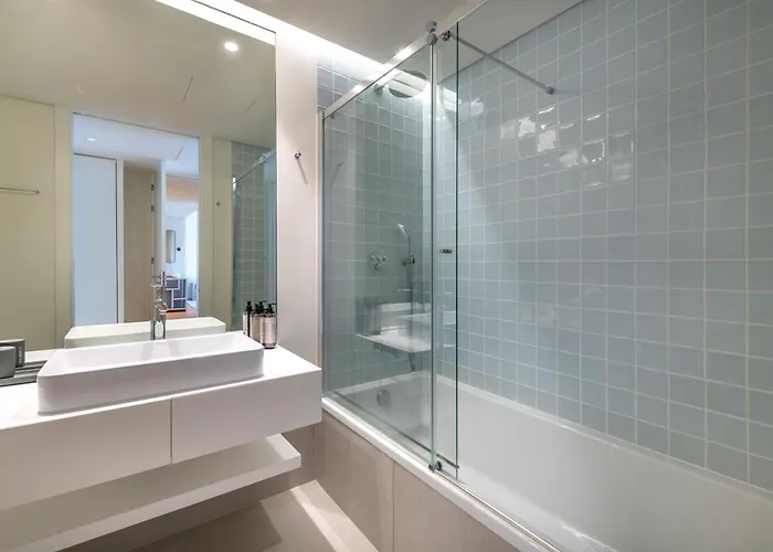 Cond Bayline - Safia - Pool - - - Gym - By Bedzy