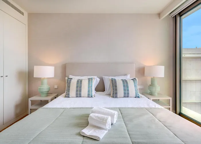 Cond Bayline - Safia - Pool - - - Gym - By Bedzy